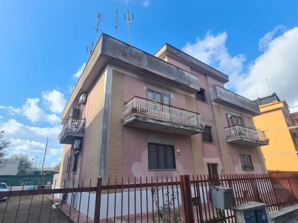 appartamento in vendita a Roma in zona Prima Porta