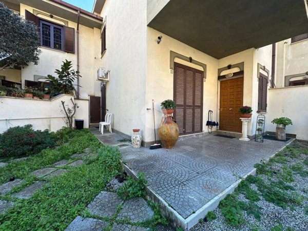 casa indipendente in vendita a Roma in zona Acilia