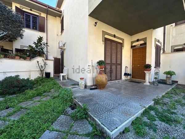 casa indipendente in vendita a Roma in zona Acilia