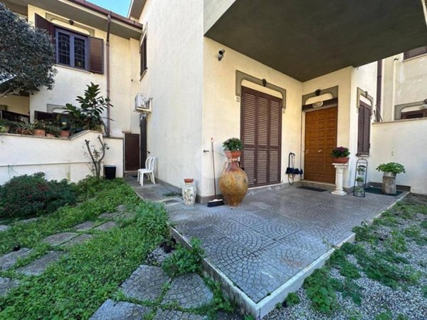 casa indipendente in vendita a Roma in zona Acilia