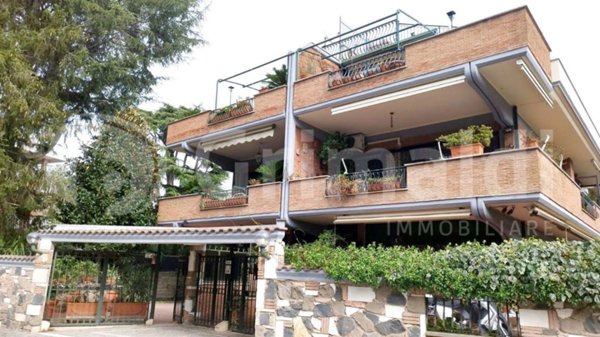 appartamento in vendita a Roma in zona Appio Pignatelli