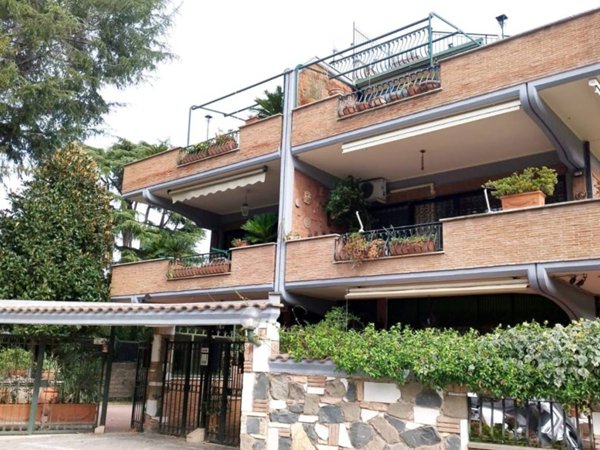 appartamento in vendita a Roma in zona Appio Pignatelli