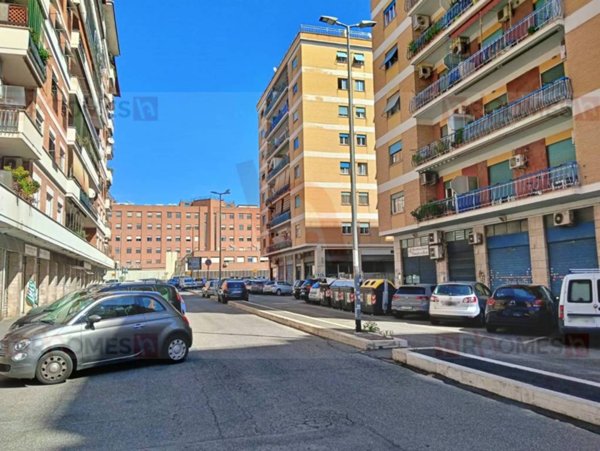 appartamento in vendita a Roma in zona Appio Claudio