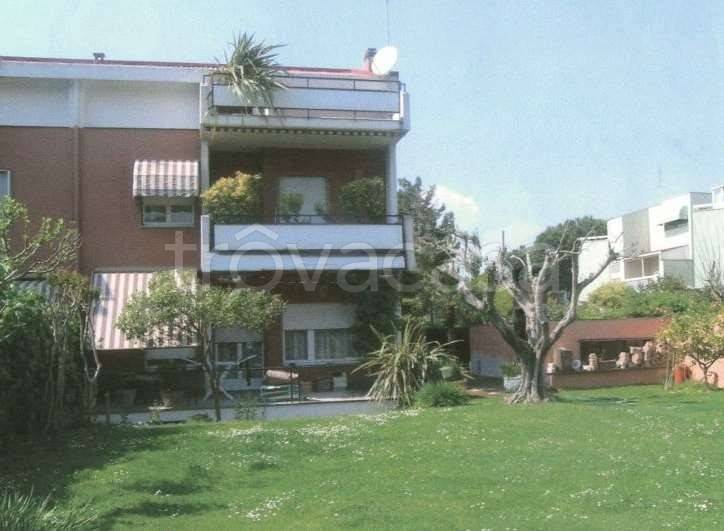 casa indipendente in vendita a Roma in zona Axa