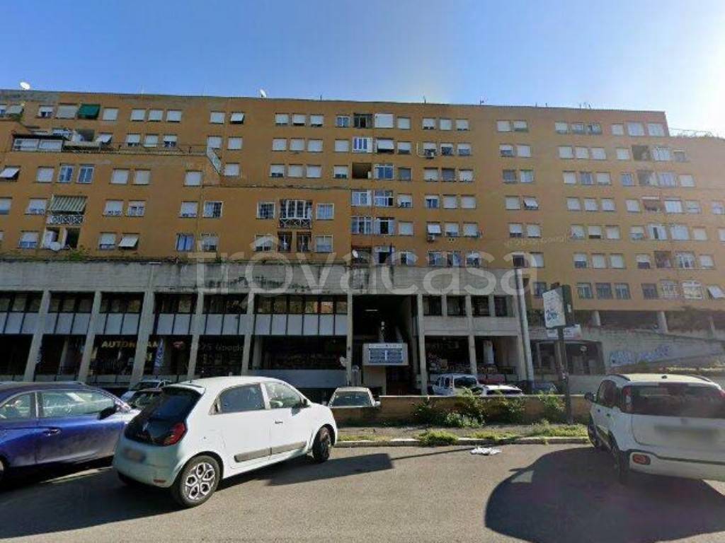 ufficio in vendita a Roma in zona Spinaceto