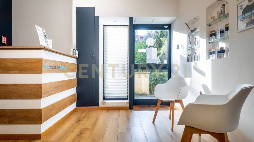 negozio in vendita a Roma in zona Tor de' Cenci