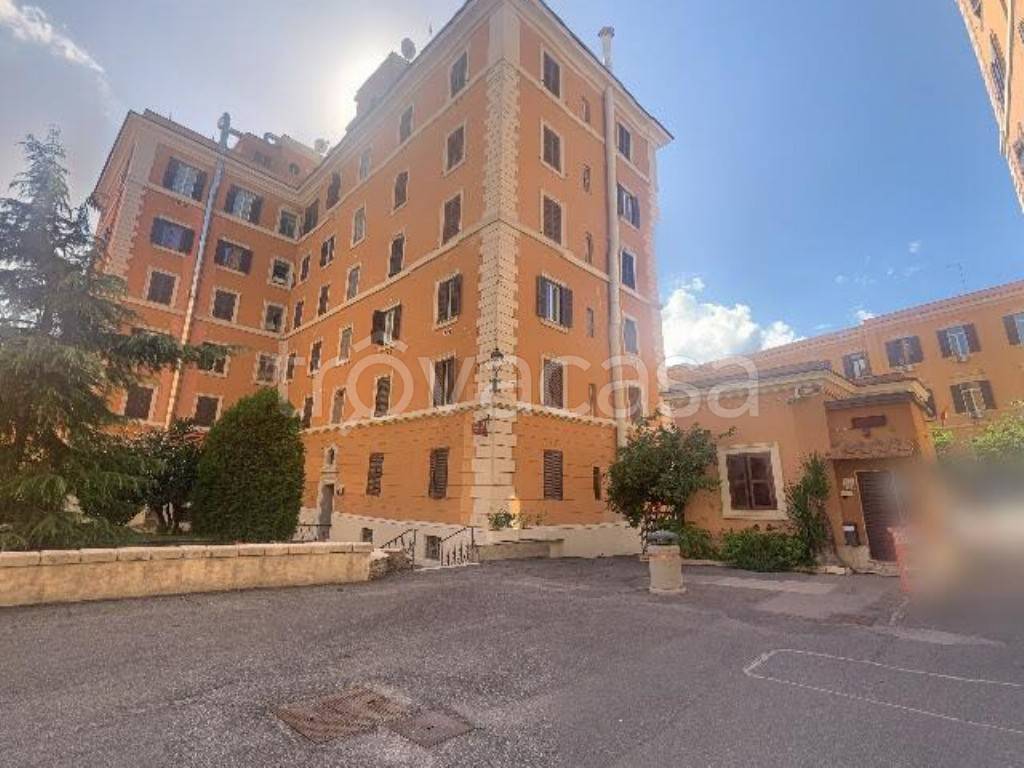 appartamento in vendita a Roma in zona Tuscolano