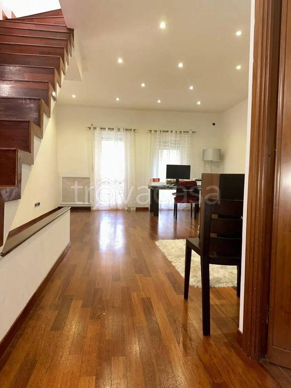 casa indipendente in vendita a Roma in zona Isola Farnese