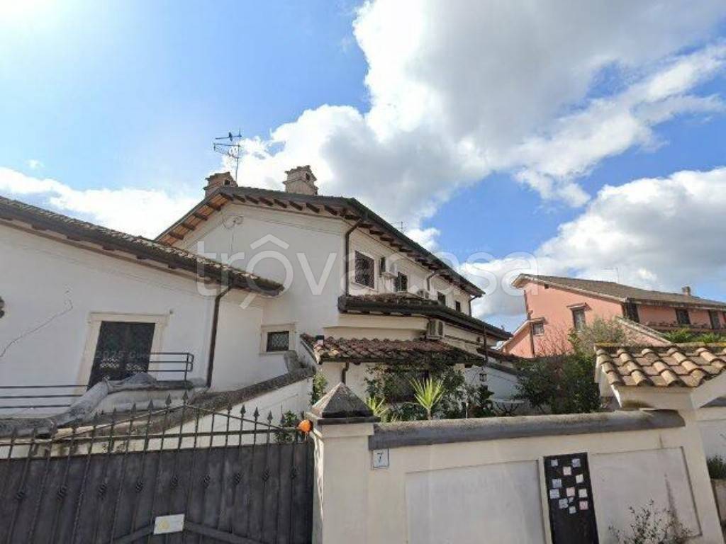 casa indipendente in vendita a Roma in zona Infernetto