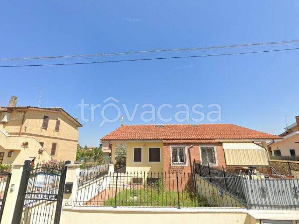 casa indipendente in vendita a Roma in zona Finocchio
