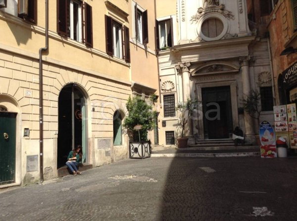 appartamento in vendita a Roma in zona Rione Regola