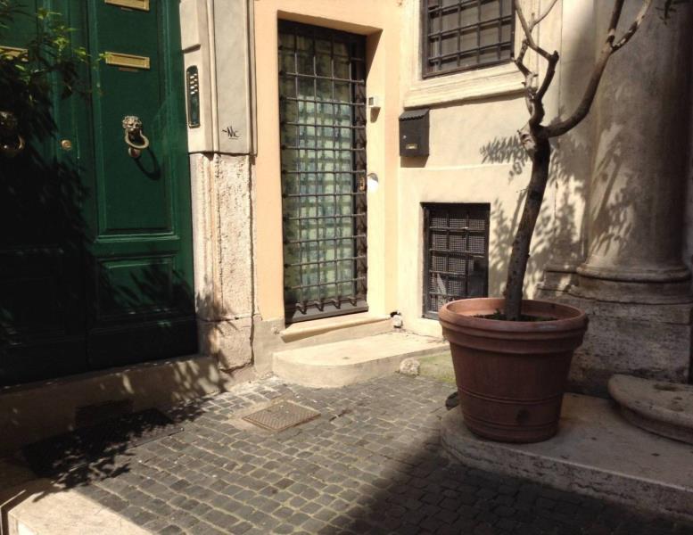 appartamento in vendita a Roma in zona Rione Regola