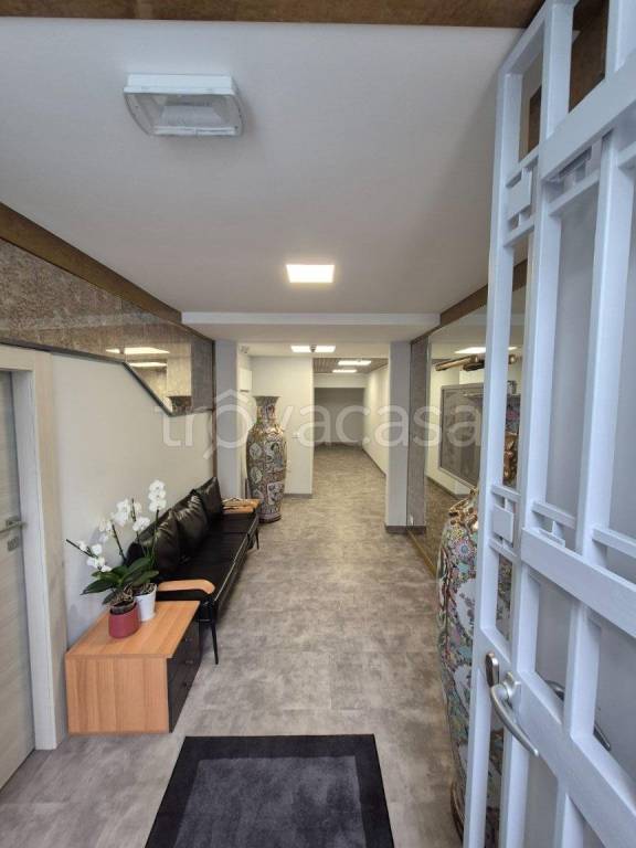 ufficio in vendita a Roma in zona Mostacciano