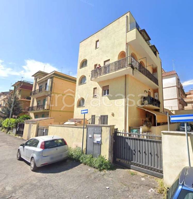 appartamento in vendita a Roma in zona Tor Bella Monaca