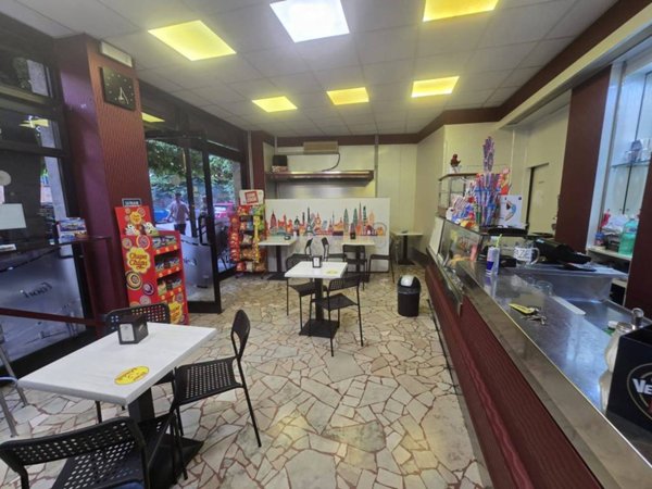 negozio in vendita a Roma in zona Appio Latino