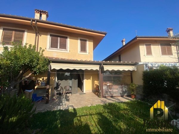 casa indipendente in vendita a Roma