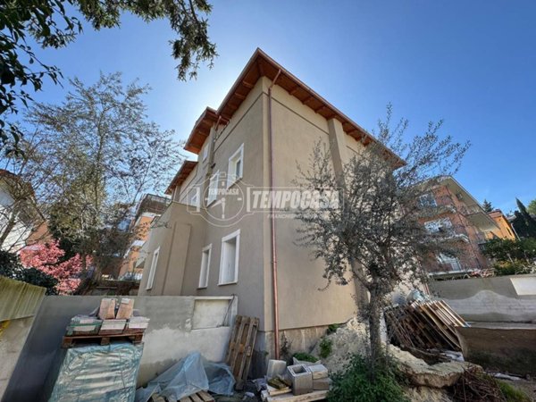 appartamento in vendita a Roma in zona Tomba di Nerone
