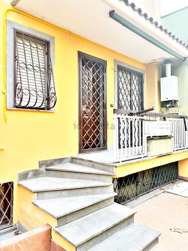 casa indipendente in vendita a Roma in zona Torre Angela