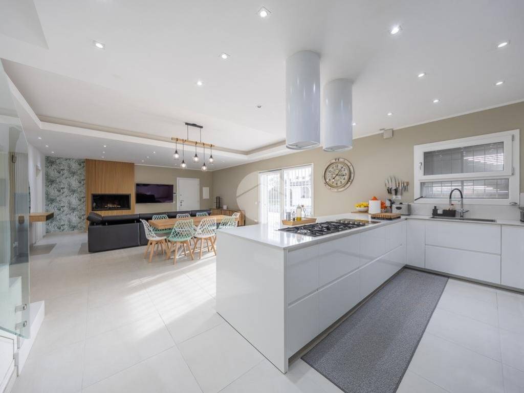 casa indipendente in vendita a Roma in zona Castelverde