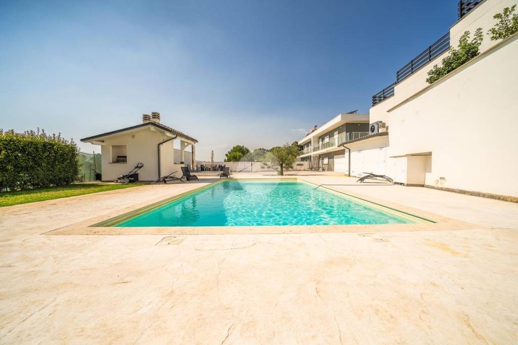 casa indipendente in vendita a Roma in zona Castelverde