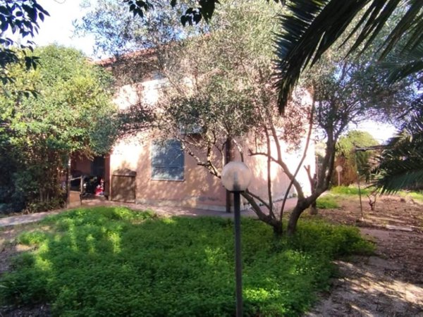 casa indipendente in vendita a Roma in zona Casal Palocco