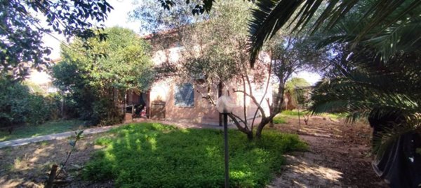 casa indipendente in vendita a Roma in zona Casal Palocco