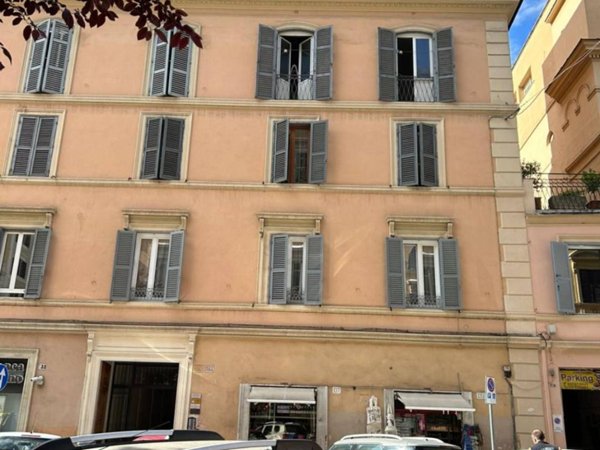 negozio in vendita a Roma in zona Rione Prati