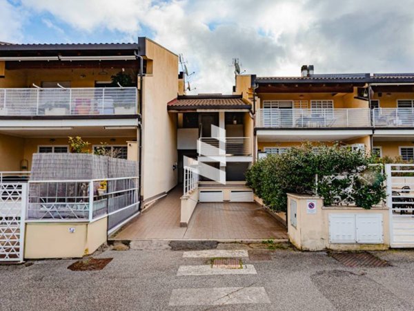 casa indipendente in vendita a Roma in zona Infernetto