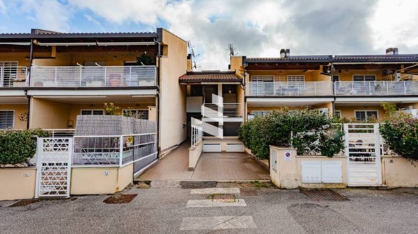 casa indipendente in vendita a Roma in zona Infernetto