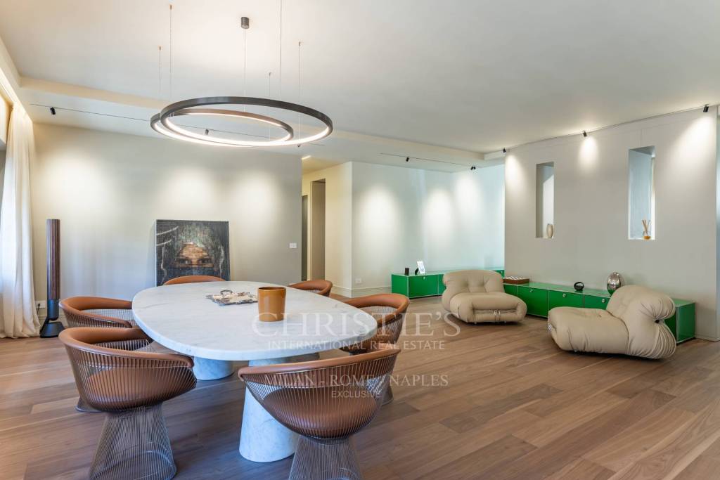 appartamento in vendita a Roma in zona Trevi-Colonna