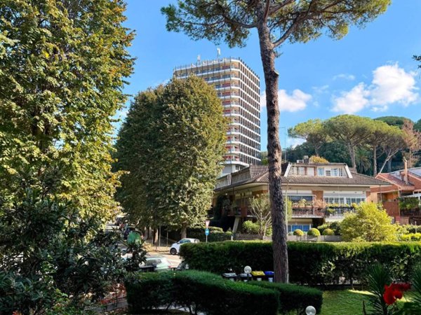 appartamento in vendita a Roma in zona EUR