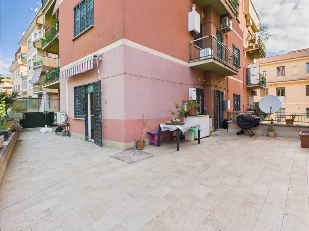 appartamento in vendita a Roma in zona Gianicolense
