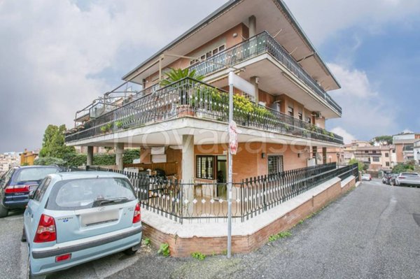 appartamento in vendita a Roma in zona Tomba di Nerone