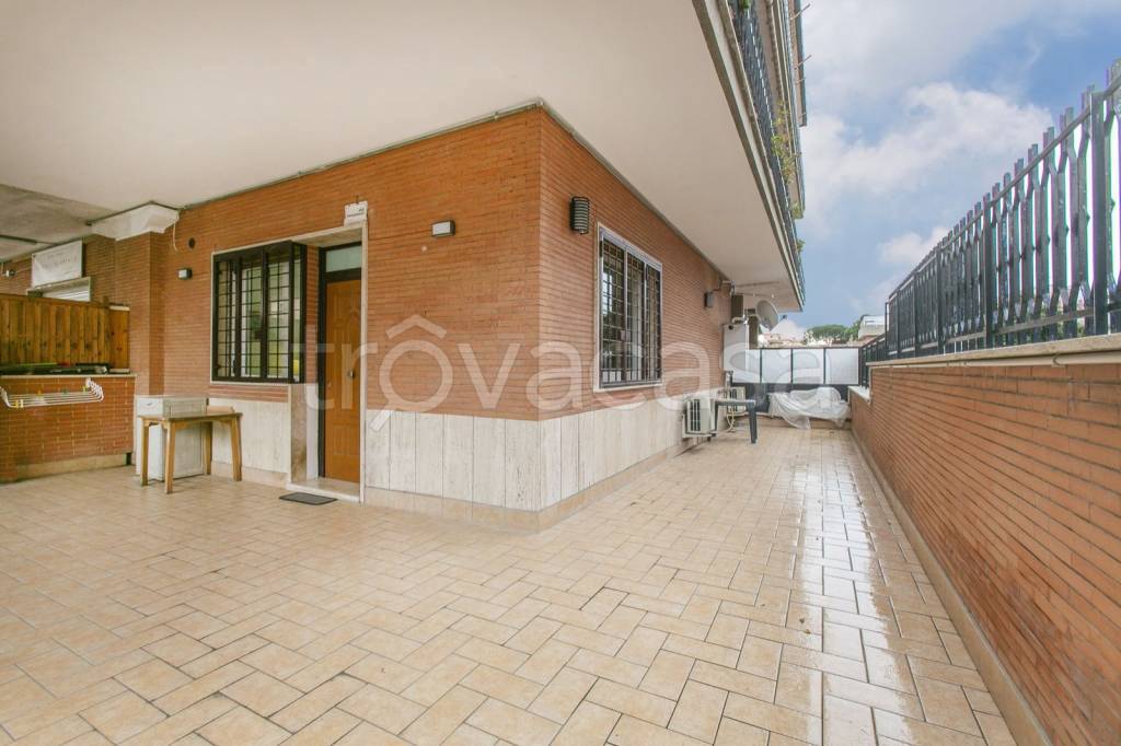 appartamento in vendita a Roma in zona Tomba di Nerone