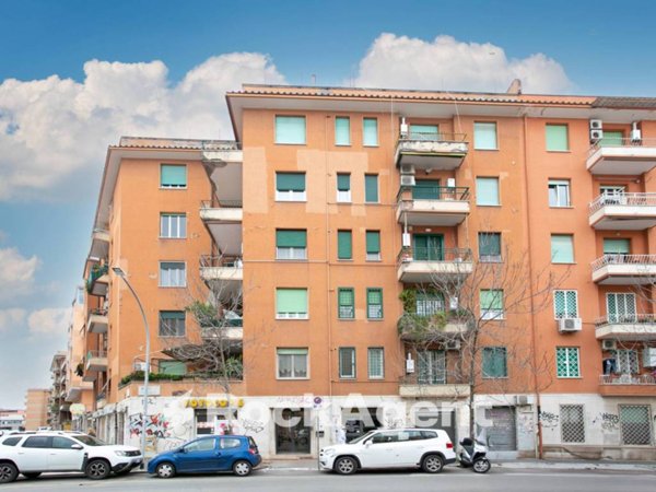 appartamento in vendita a Roma in zona Tuscolano