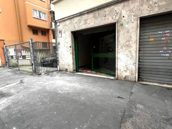 negozio in vendita a Roma in zona Appio Latino