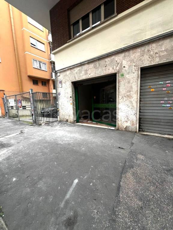 negozio in vendita a Roma in zona Appio Latino