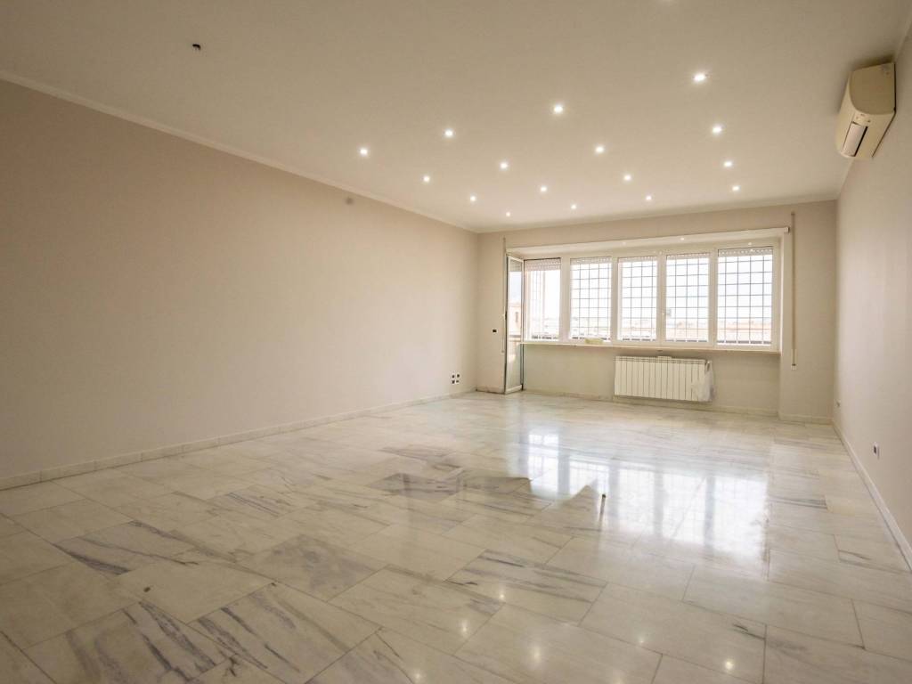 appartamento in vendita a Roma in zona Appio Latino