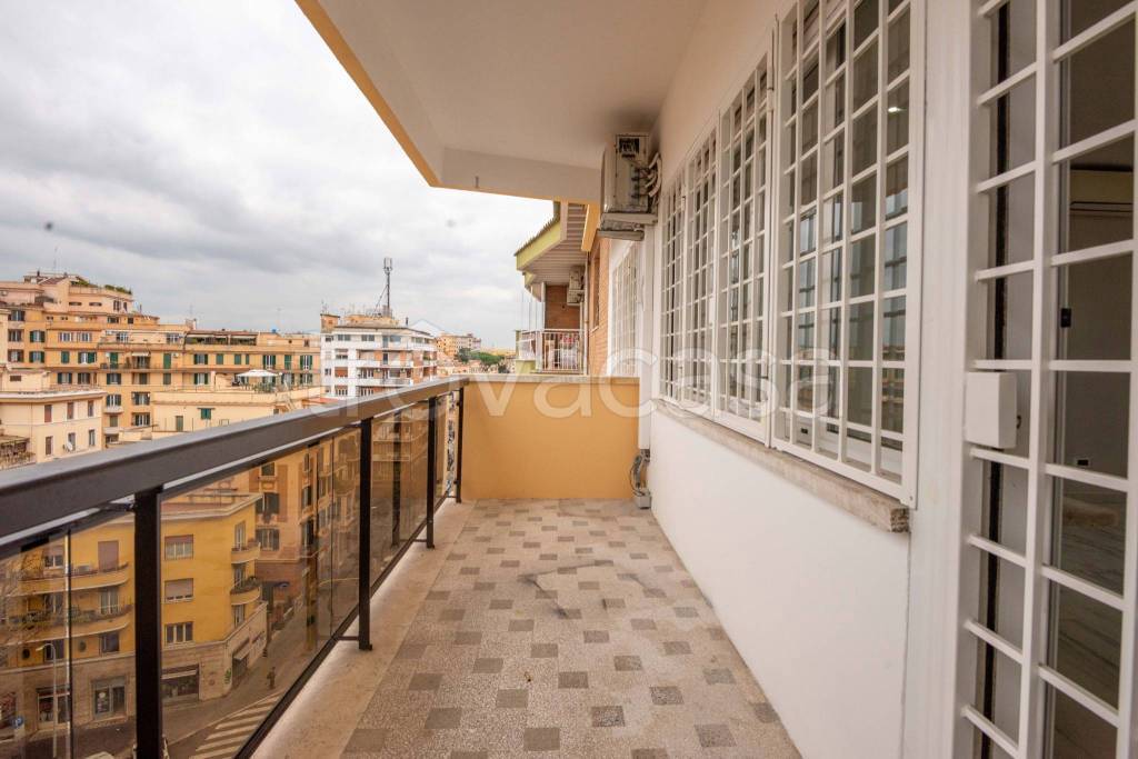 appartamento in vendita a Roma in zona Appio Latino