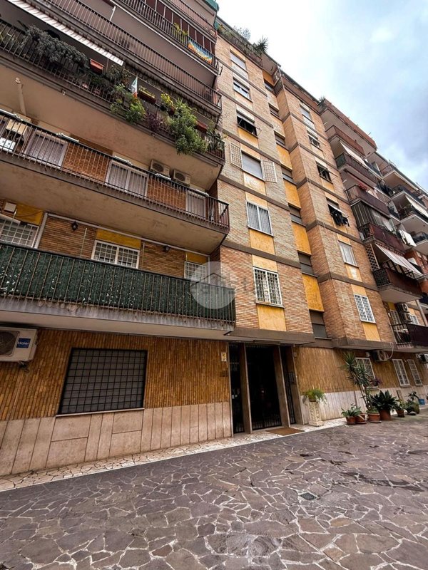 appartamento in vendita a Roma in zona Tuscolano