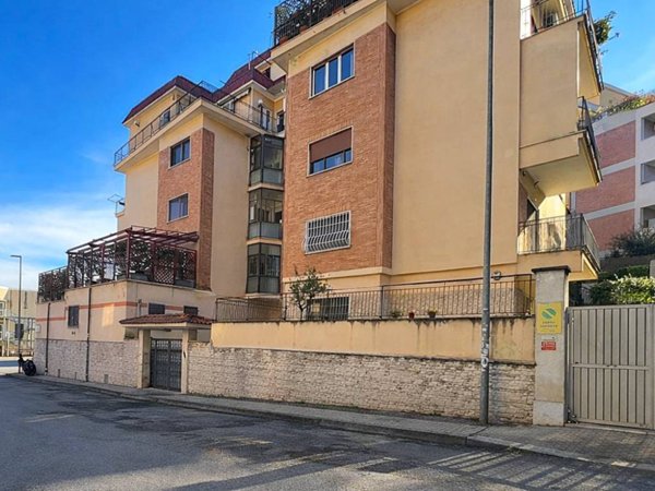 appartamento in vendita a Roma in zona Giuliano Dalmata