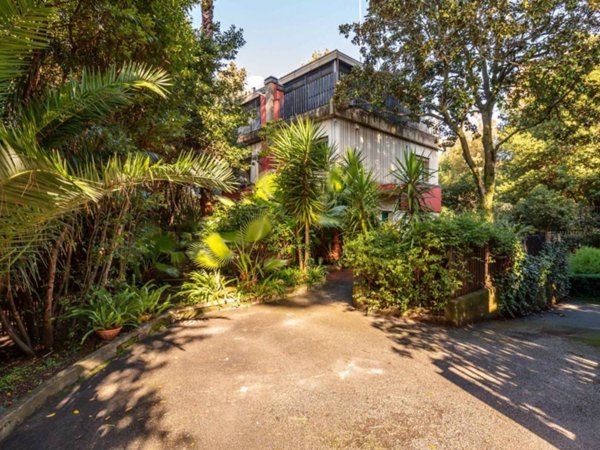 casa indipendente in vendita a Roma