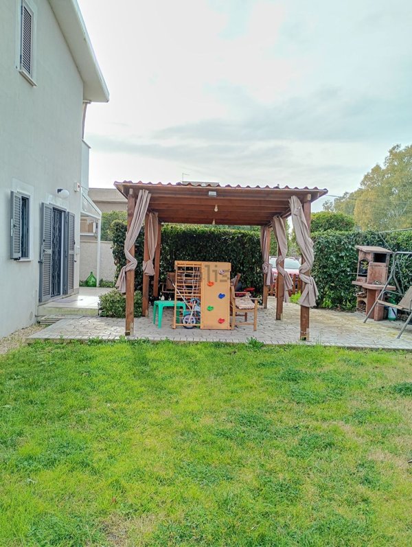 casa indipendente in vendita a Roma in zona Piana del Sole