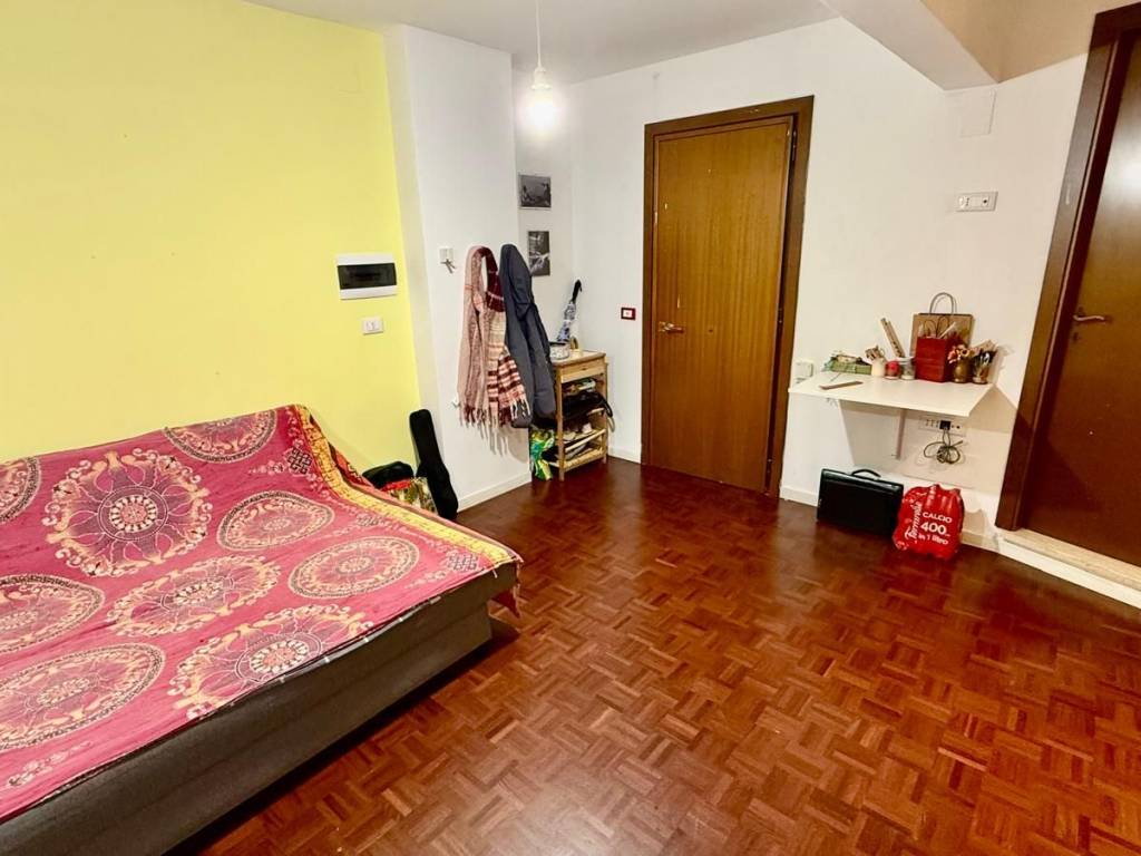 appartamento in vendita a Roma in zona Ostiense