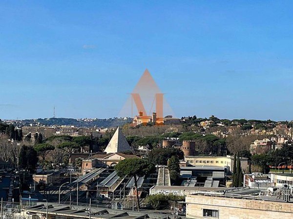 appartamento in vendita a Roma in zona Ostiense