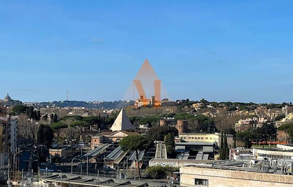 appartamento in vendita a Roma in zona Ostiense