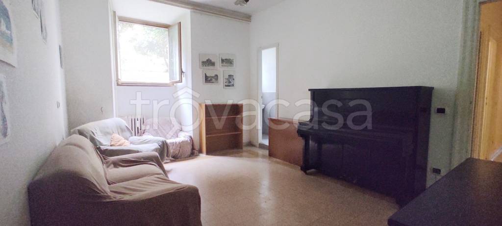 appartamento in vendita a Roma in zona Appio Latino