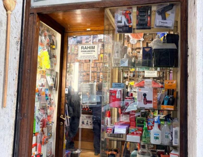 negozio in vendita a Roma in zona Tomba di Nerone