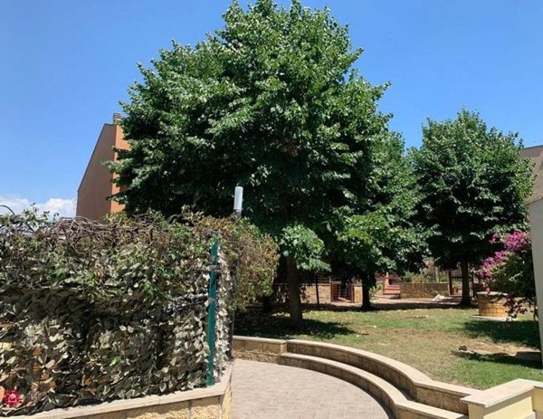 appartamento in vendita a Roma in zona Axa