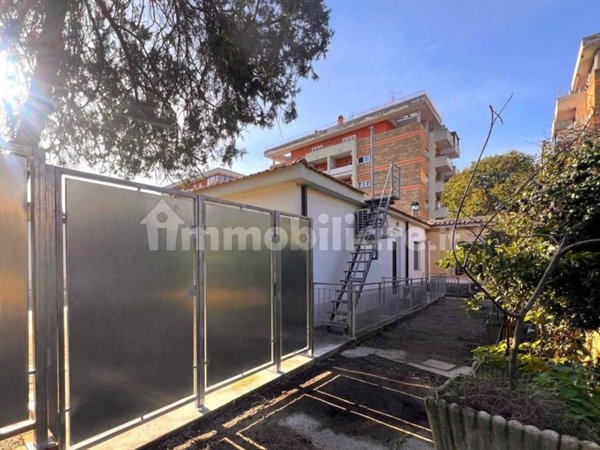 casa indipendente in vendita a Roma in zona Prenestino-Labicano